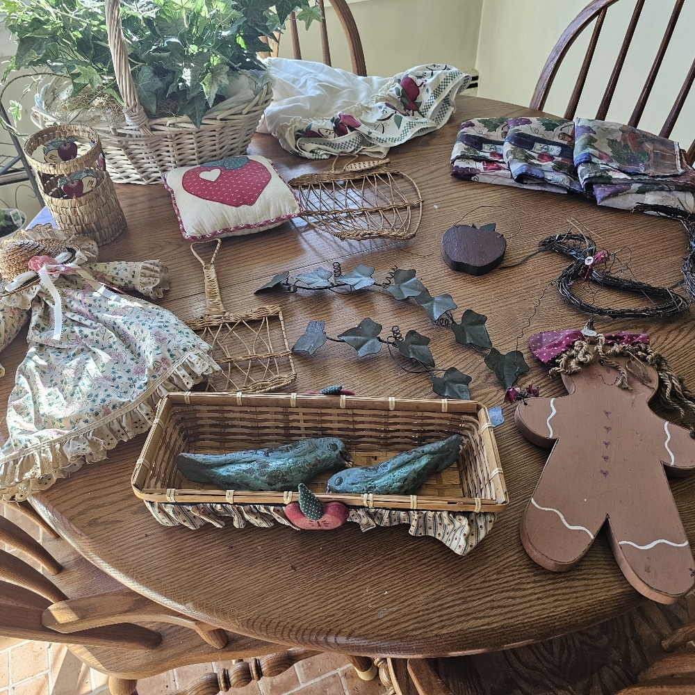 Apple Kitchen decor lot